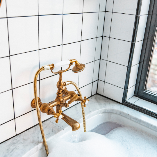 HIGHGATE TUB FILLER IN BRASS