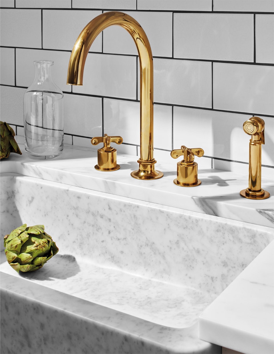 Henry Faucet in Unlacquered Brass with Titan Marble Farmhouse Sink in Carrara