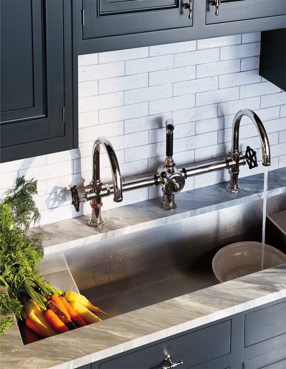 BELDEN CABINETRY IN MIDNIGHT, CUSHING PULLS IN NICKEL, REGULATOR DOUBLE SPOUT FAUCET IN NICKEL , KERR STAINLESS SINK WITH WORKSPACE  AND KEYSTONE SLAB IN BARDIGLIO DARK